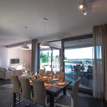 Villa Sunrise *